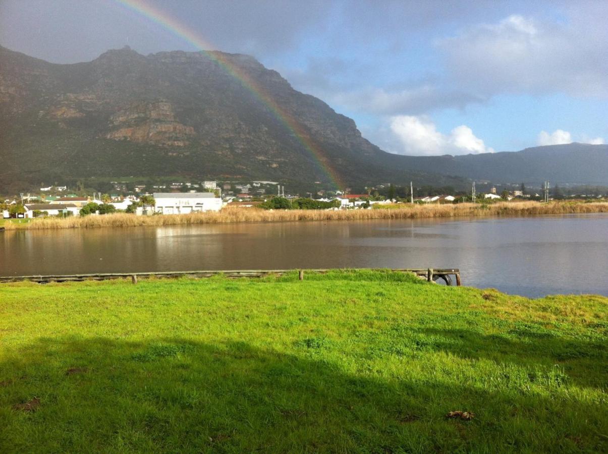 The Speckled Egg, 4 Promenade Rd, Lakeside, Le Cap